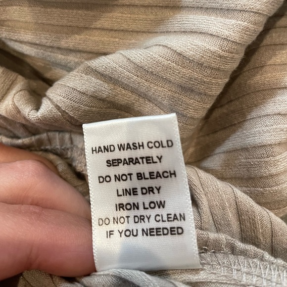 One Shoulder crop top - Picture 3 of 3